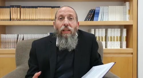 אני נמצא בבידוד, איך אני יכול להדליק נרות חנוכה?