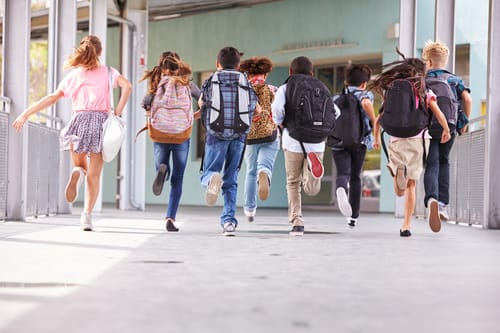 בשורה לילדים ולהורים: בית הספר של החגים בחנוכה