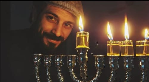 ממדונה ועד אביב אלוש: מצעד החנוכיות של הסלבס