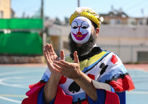 האתגר של פורים השנה: להיות שלם להיות שמח