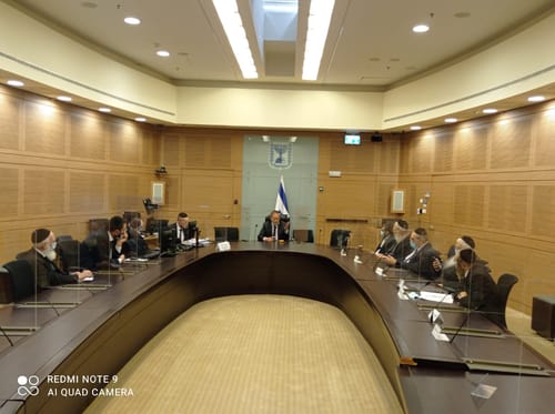 החרדים מכריזים: נתק מהמשטרה ומהתקשורת