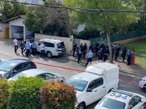חוזרים לשגרה: המחסומים ליד הבית של בנט יוסרו