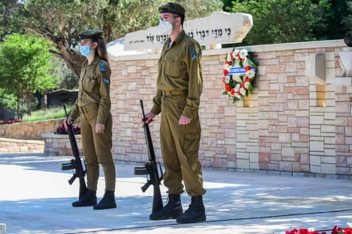 איך מסבירים לילדים על יום הזיכרון?
