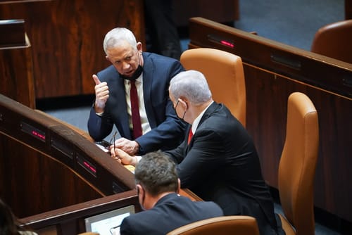 גנץ נגד נתניהו: " ראש הממשלה חייב לחזור בו"