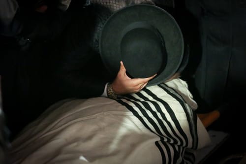 לנצל את הטרגדיה הזו לסגירת חשבונות עלובה?