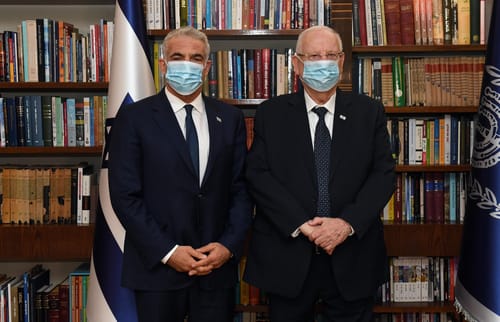 לפיד ובנט נפגשו עם הנשיא: המליצו על עצמם