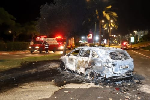 צפו: רגמו נהגים, שרפו רכבים וניסו לבצע לינץ'