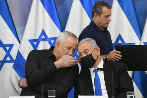 גנץ: "אם נתניהו היה לבד – לא היה משפט"