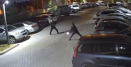בקבוקי תבערה הושלכו לעבר בית של יהודים. צפו