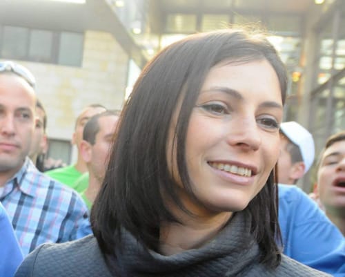 אשת ראש הממשלה? כל מה שלא ידעתם על גילת בנט
