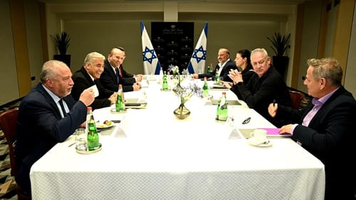 יממה לפני הצגת ההסכמים: מחלוקות בגוש בנט-לפיד