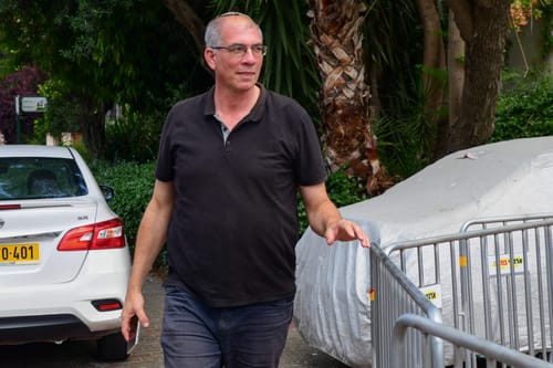 הפגישה שתכריע? אורבך נועד עם הרב יצחק לוי