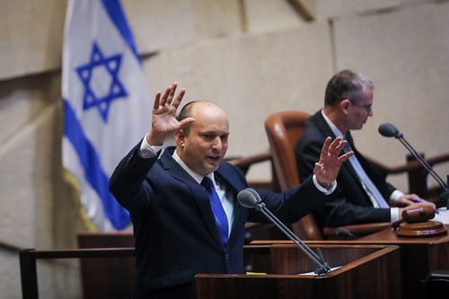 בנט: "גאה לשבת עם אנשים עם דעות שונות"