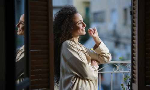 צפו: יובל דיין, יוני רכטר ואסתר רדא בחדר החזרות