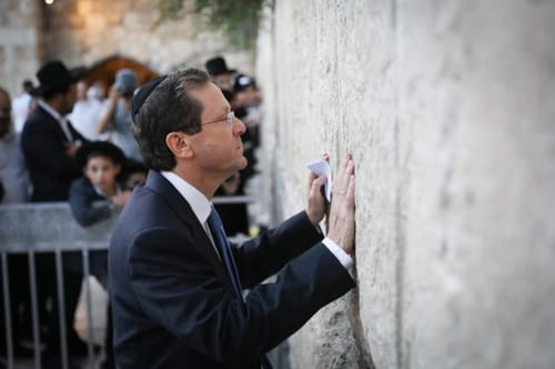 הרצוג לעצרת הגדולה: 'מצדיע לעומדים נגד שנאה'