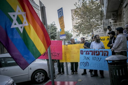 25,000 שקל קנס כי פנתה לטרנסג'נדרית בלשון זכר