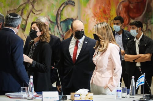 רגע לפני פתיחת הלימודים: בנט יכנס דיון היערכות סופי