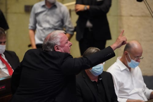 האופוזיציה נטשה את ההצבעה; חוק היסוד עבר
