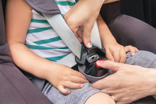 נדחתה בחצי שנה התקנת המערכת נגד שכחת ילדים ברכב