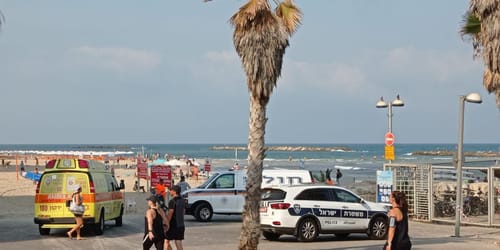 "היה לכוד בין הסלעים": בן 50 טבע למוות בתל אביב