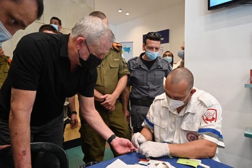 גנץ אישר: 6,000 חיילים יגויסו לבדיקות הקורונה