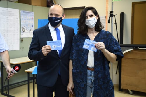 למרות האזהרות: משפחת בנט תצא לחופשה בחו"ל
