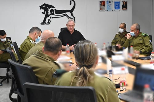גנץ: נמשיך עם ההקלות וההטבות לפלסטינים