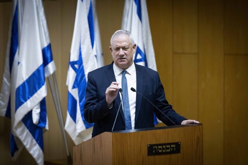 גנץ: לא מחויבים לתאם עם ארה"ב תקיפה על איראן