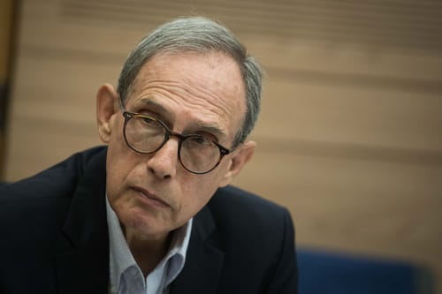 שר התפוצות נגד גנץ: פוגע בתדמית ישראל בעולם