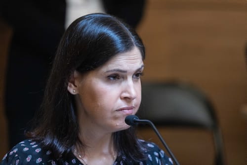 בושה: השרה הישראלית נותרה מחוץ לנאום של בנט