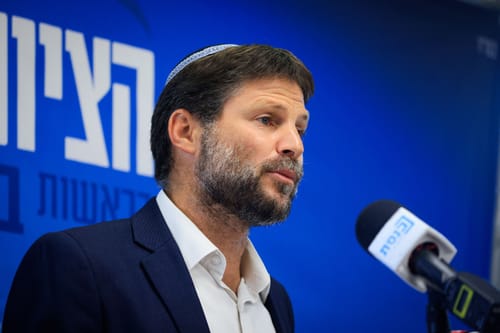 סמוטריץ' מזהיר: זו הסיבה שעבאס מציע כסף לחרדים