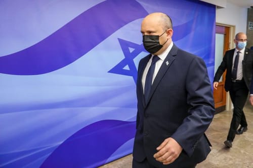 בנט הנחה: לבחון הטלת הגבלות על לא מחוסנים