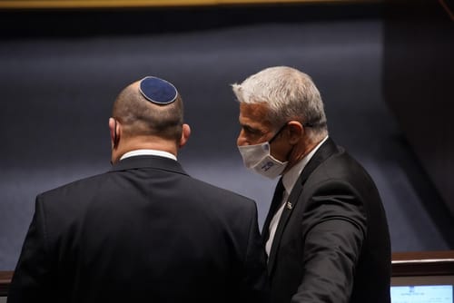 הקרב האמיתי בין בנט ולפיד יוצא לדרך