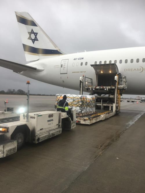 משלוח ראשון של תרופת הקורונה נחת בישראל
