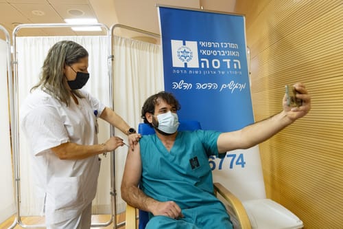המומחים ממליצים: יתאפשר חיסון רביעי לבני 18+