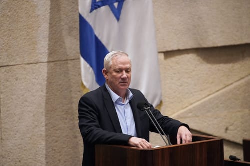 גנץ בהצעה דרמטית: "מוכן לפשרה, נעלה את המימון"