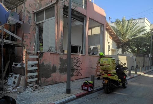 תל אביב: פועל נהרג בקריסת תקרה באתר בנייה