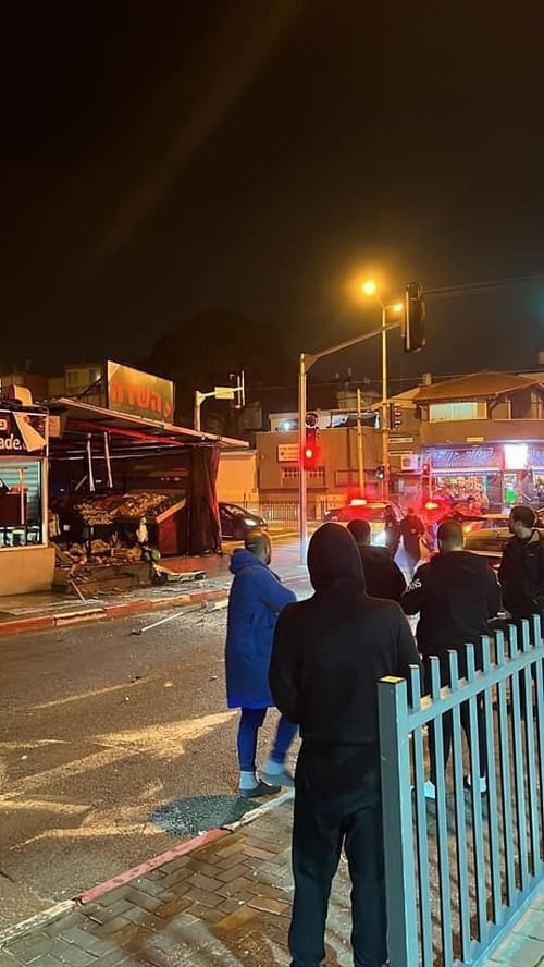 במהלך הלילה: רימון הושלך לעבר בנו של זמר מוכר