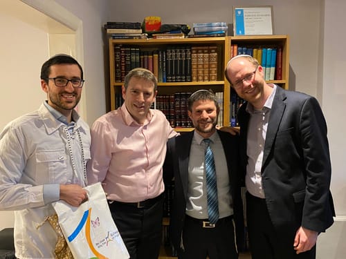 סמוטריץ' לנציגי בני עקיבא באנגליה: "עבודת קודש"