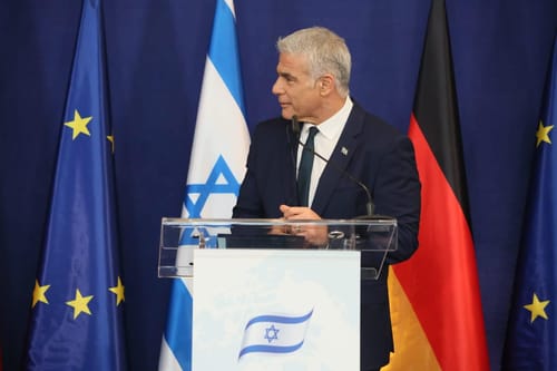 לפיד: "הזהרתי שכניסת מפלגות גזעניות תפגע בנו בחו"ל"