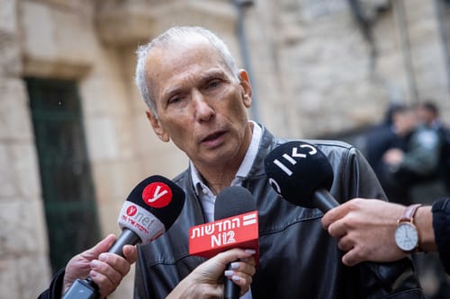 לאחר הציוץ והסערה: עמר בר לב פיטר את הדובר שלו