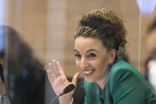 למרות הסילוק מהסיעה: סילמן מנעה מבוכה מבנט