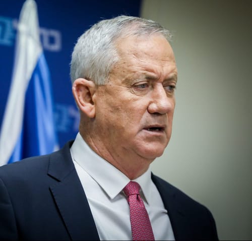 בני גנץ לא רוצה בחירות, והוא גם יכול למנוע אותן