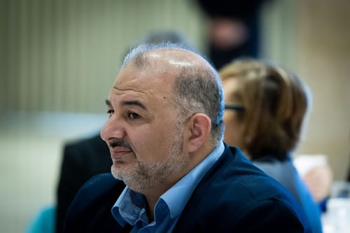 משבר נוסף? עבאס יחרים את ישיבת ראשי הקואליציה
