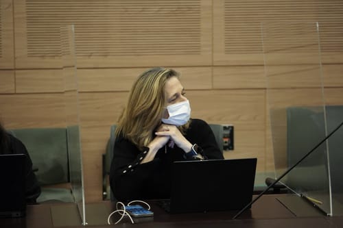 "גם אם הגל דועך, המגיפה עוד לא מאחורינו"