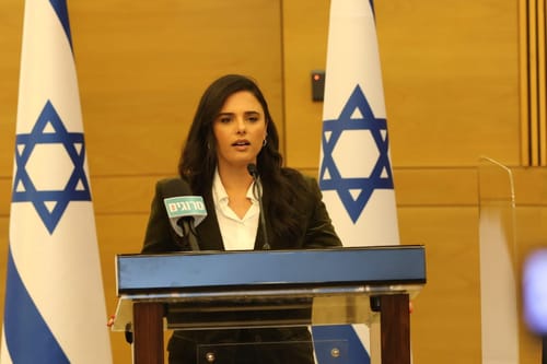 במבחן הראשון שלה – שקד יצאה עם ידה על העליונה