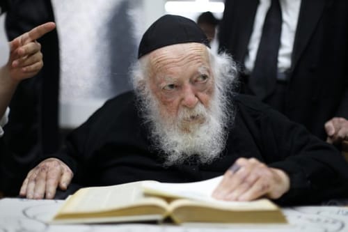 "אין מי שיחליף אותו": הרב קנייבסקי הובא למנוחות