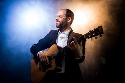 אהרן רזאל בשיר חדש לזכר נספי אסון מירון