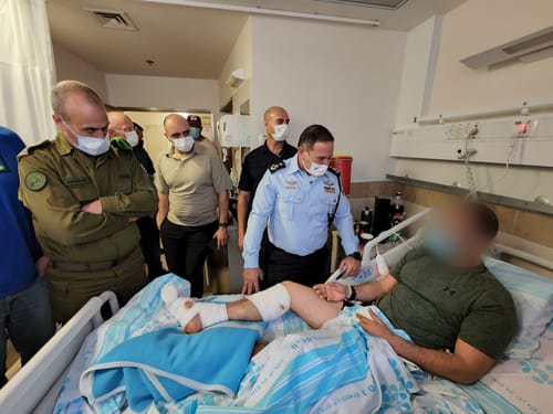 לאחר חיסול המחבלים: המפכ"ל ביקר את הפצועים