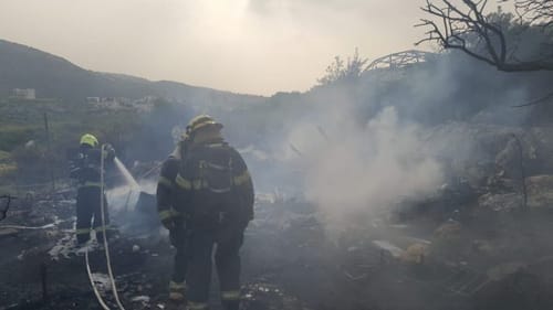 בעל בית העץ שנשרף נחקר בגרימת מוות ברשלנות
